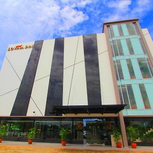 Lovina Inn Hotel Batam